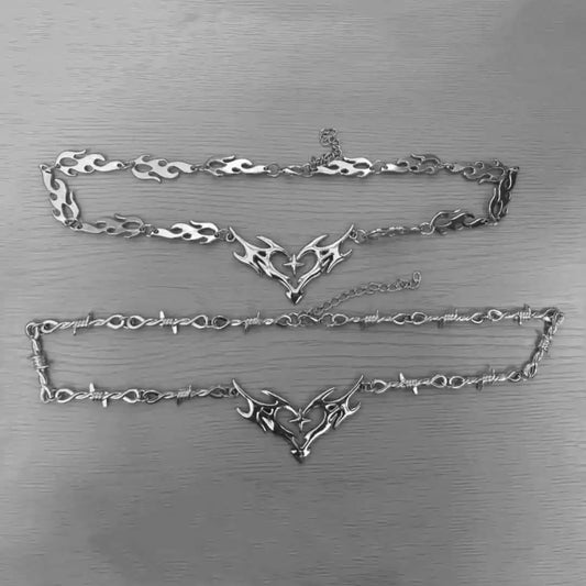 Flammenherz-Choker im Gothic-Stil mit Dornen-Design – Ansicht 2
